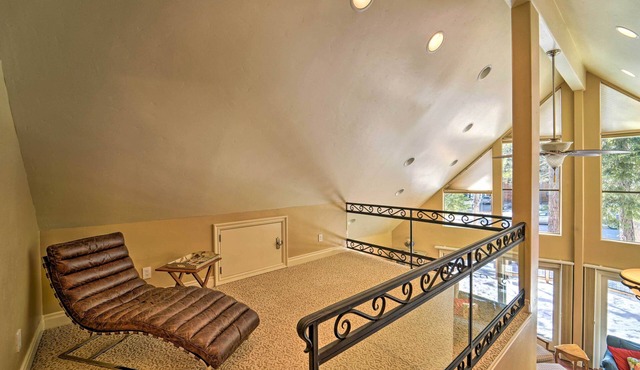 4 Mi to Dtwn Truckee: Tahoe Donner Home w/Hot Tub in Truckee