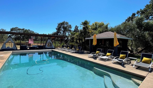 4Bd Wine Country Vineyard Retreat + Pool + Hot Tub, a perfect relaxing getaway!