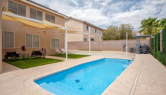 5BR Pool House + Billiards · Up to 15 Guests in Las Vegas