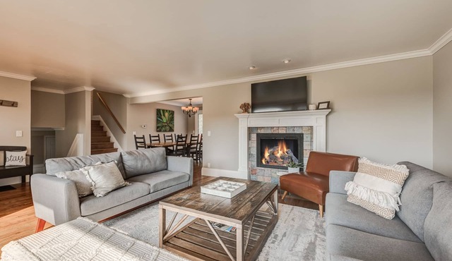 A Downtown Edmonds Kind of Stay! Spacious 4Bedroom+2.5Bath Close to Everything. in Edmonds