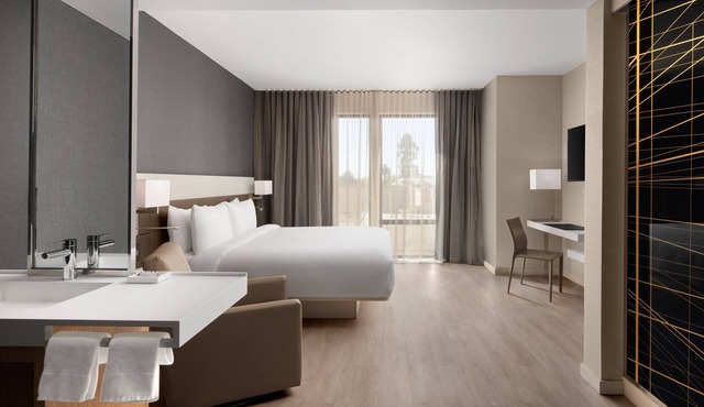 AC Hotel by Marriott Santa Rosa Sonoma Wine Country