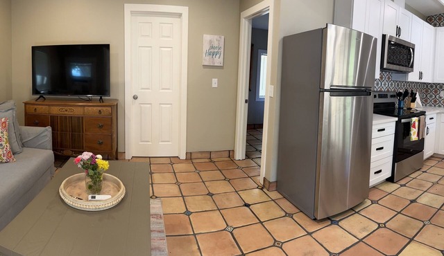ALL INCLUSIVE AMENITIES &TAX.Kayak,SUP,Pedal Boat,PingPong, Pickleball,Movie Nt in Nice