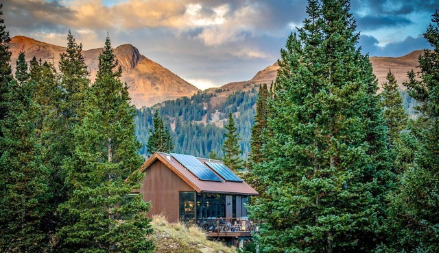 All-Inclusive Mountain Cabin Retreat with Chef & Epic Alpine Views in Truckee, California