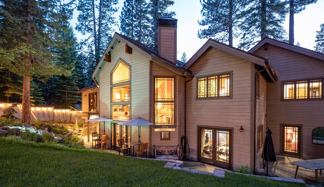 Alpine Estate W/ Hot Tub in South Lake Tahoe