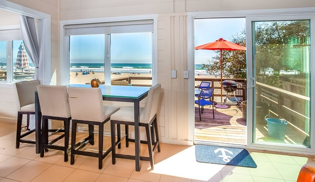 Amazing Oceanside Cottage w Private Beach Lot