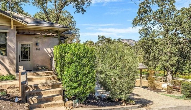 Amazing Vineyard Views - Spacious Wine Country Villa
