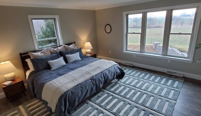 Amish View Manor - Hot tub w/Large Outdoor Lot in Lancaster