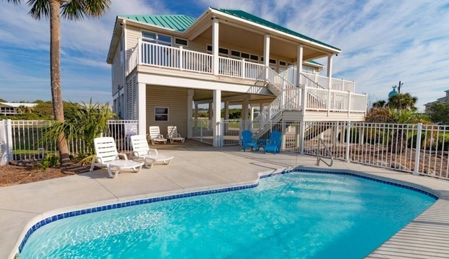 August 2026 Big Savings! Amazing Views, Steps to Beach! 1st Tier, Pool in St. George Island