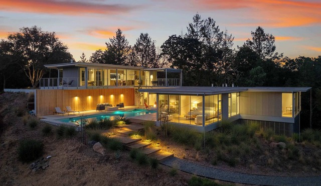 Award-Winning Glass House · Pool · Wine Country