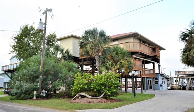 Awesome 3 bedroom 2 bathroom house 5 minutes from the Gulf of Mexico! in Perry
