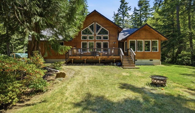 Beachcombers Island Hideaway in Marrowstone