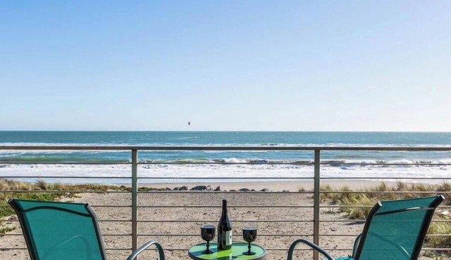BEACHFRONT! 4bd/4ba Luxury House in Gated Community