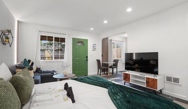 Beachy 1BR Escape w/Sofa Bed | Golf Nearby