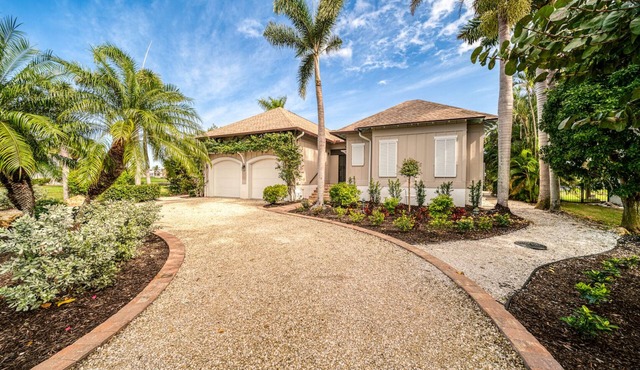 Bean & Bubs Shell Shack: Gorgeous PoolHome on Lake in Sanibel