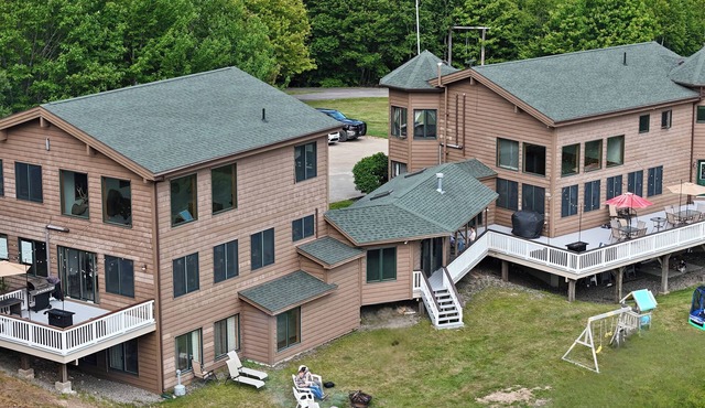 Bear Mountain Lodge - Maine - Full Lodge in Robbinston