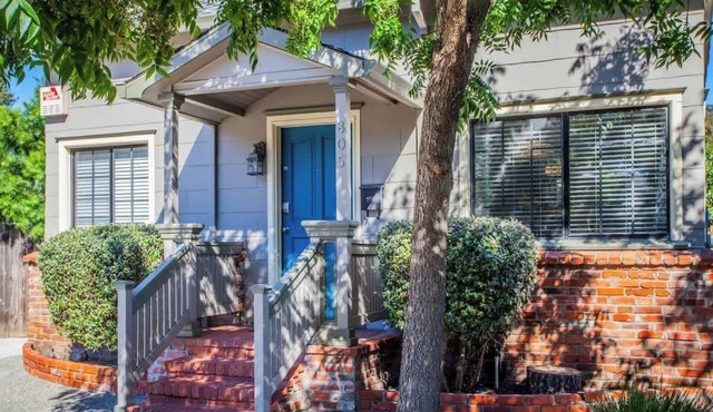 Beautiful & Cozy Home in Historic Cherry St!