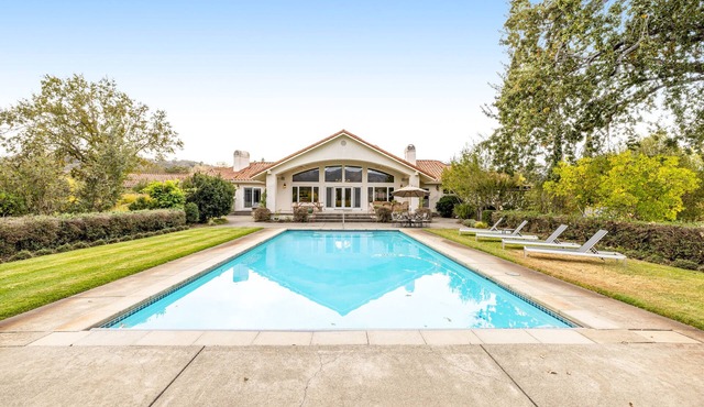 Beautiful dog-friendly vineyard estate with private pool, hot tub, & bocce ball