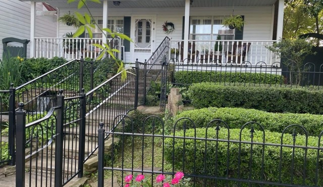 BESSIE'S LANDING - Charming Cottage in Jefferson, TX Historic District in Jefferson