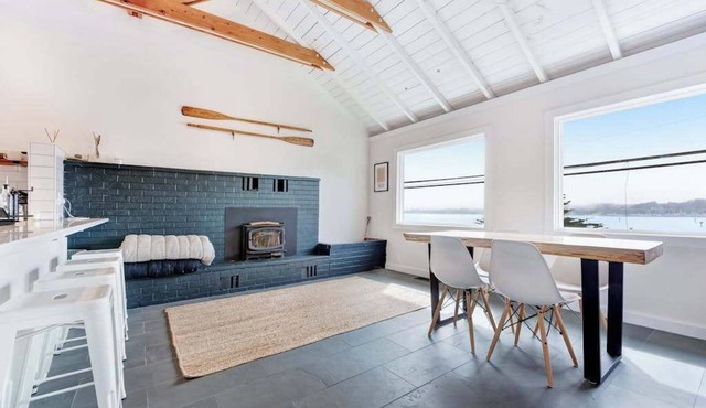 Bodega Bay 2BR bay-view bungalow with private sauna — dogs welcome