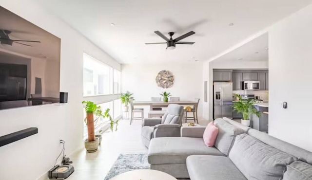 Brand New Pet-friendly Condo with AC and WiFi in the Heart of Sacramento