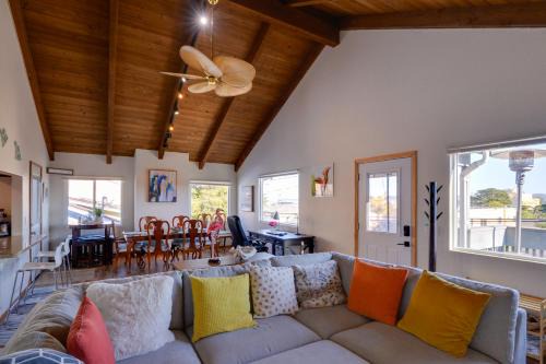Breezy & Central Monterey Apt with Bay View! in Monterey