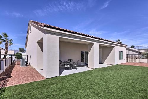 Bright Home w/Yard, 4 Mi to Colorado River! in Fort Mohave