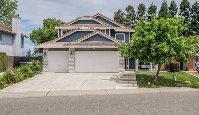 Casa de Panda - 4-bedroom house with heated pool in Sacramento