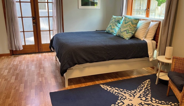 Casita Huerta-5 minute walk to beaches, restaurants, Mavericks House and trails.