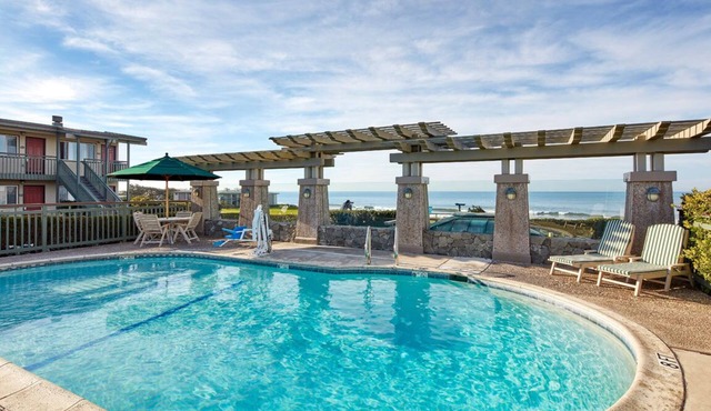Cavalier Oceanfront Resort | Premium King Oceanfront | Highway 1 in San Simeon