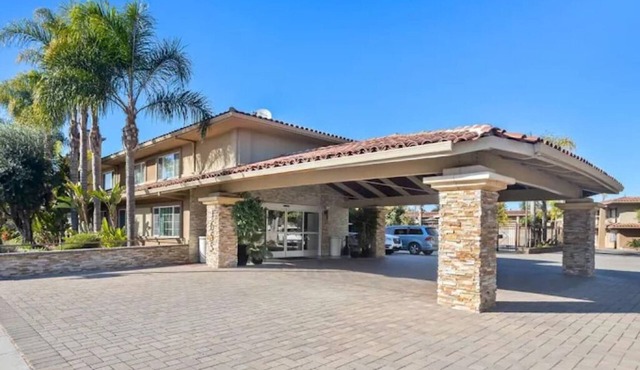 Celebrate your Super Bowl at Best Western University 4.7 miles to Levi's Stadium