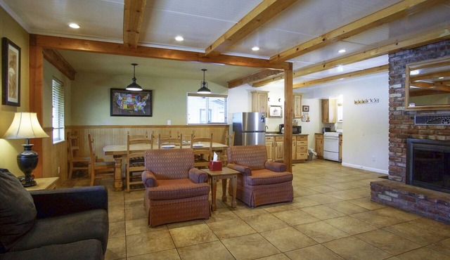 Charm Motel & Suites in Burney