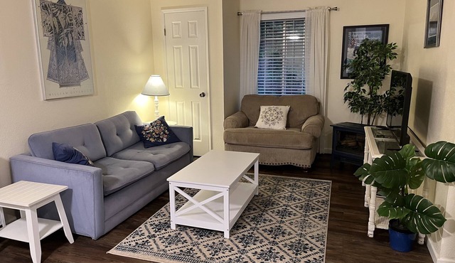 Charming 1 Bedroom Haven in the Trees