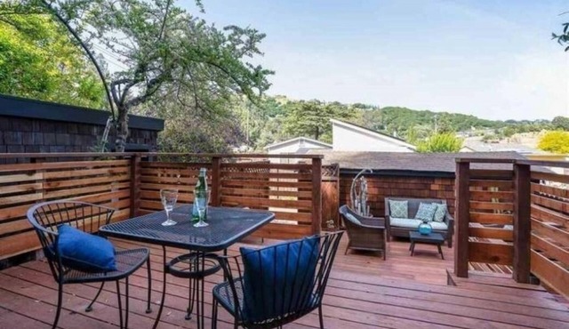Charming 2-bedroom cottage house with natural outdoor surroundings in the hills
