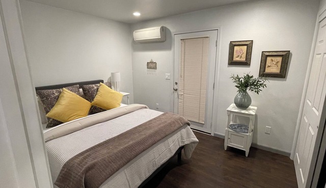 Charming 2-bedroom house with WiFi and AC in lovely Ukiah