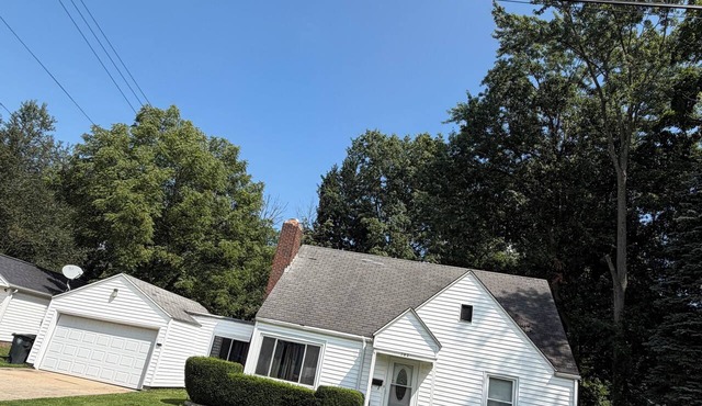 Charming 2-bedroom house with AC in fantastic Akron newly updated! in Akron