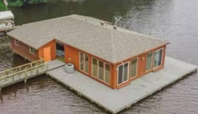 Charming Boathouse studio in beautiful Benton, LA with AC! in Benton