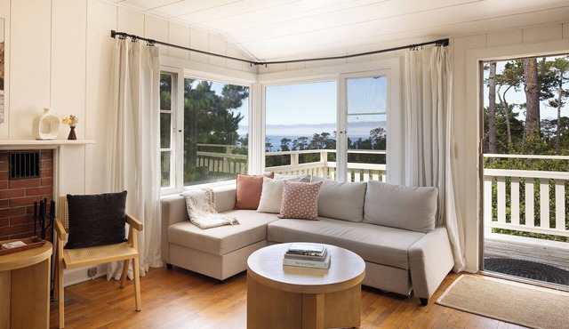 Charming Carmel Cottage Ocean & Mntn Views Walkable to DT Carmel