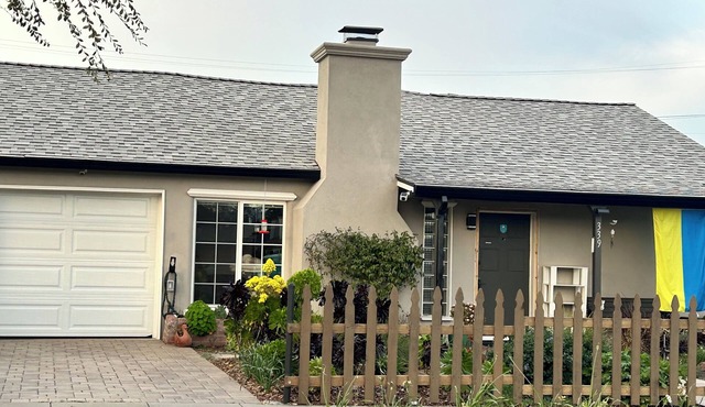 Charming, sunny, quiet 3-bed bungalow in San Carlos, strong WiFi, hot tub, BBQ.