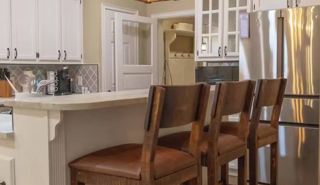 Charming Updated Cottage Peaceful Country Getaway in Forestburg