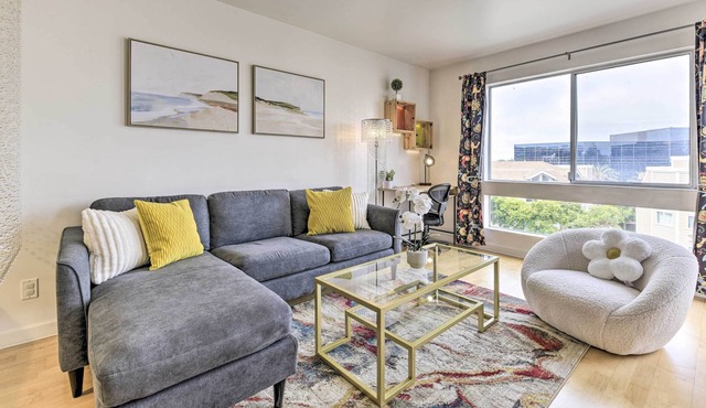 Cheerful Emeryville Condo ~ 10 Mi to San Fran