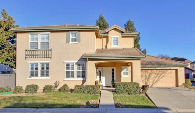 Clean Professionally Furnished Lavish Home in a Luxury Private Community Setting
