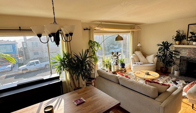 Cliffside boho beauty, near SF, in-unit sauna, trail access, full kitchen