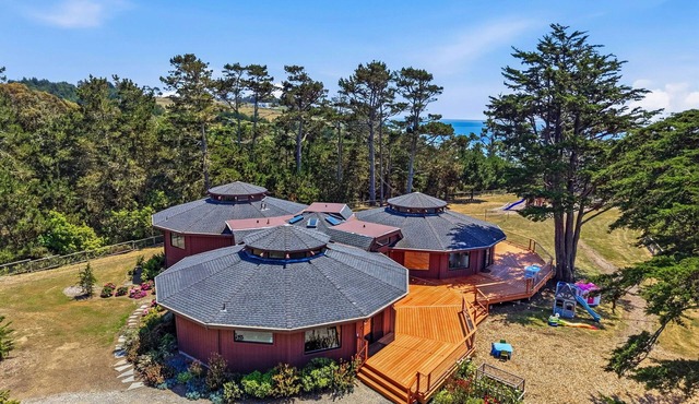 Coastal Retreat with Stunning Views 31+ Day Rental