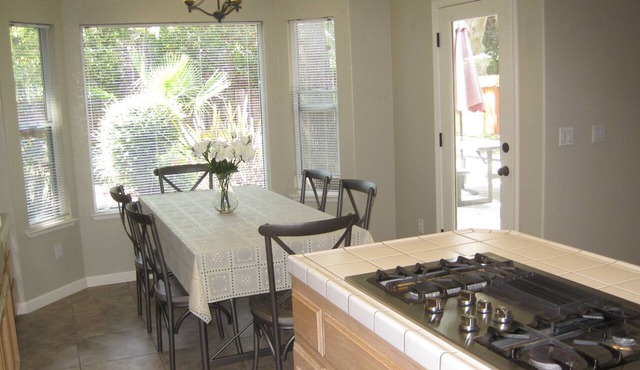 Comfy 3 beds/2 bath private unit with backyard