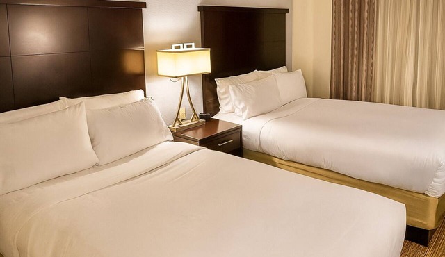 Convenient Location! Pets Allowed, Onsite Pool, Parking, Free Breakfast