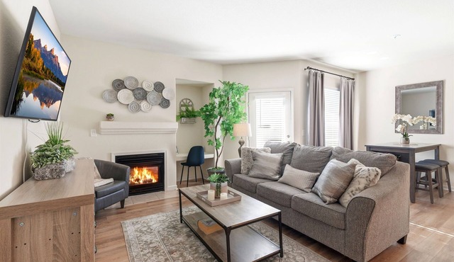 Cozy 1-bedroom apartment with King Bed In Serene Roseville