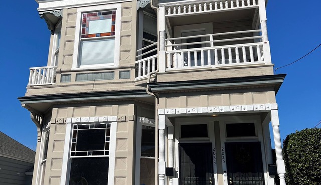 Cozy 1-bedroom Unit in Victorian style duplex w/WiFi, AC in welcoming Oakland