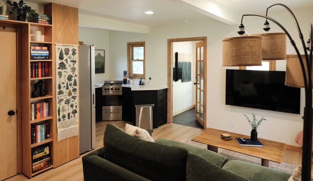 Cozy Chic Alpine Suite w/AC-9 min Walk to Lake Tahoe-New renovation Summer 2024 in Tahoe City