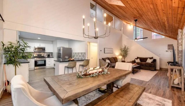 Cozy-chic cabin close to wineries! in Arnold