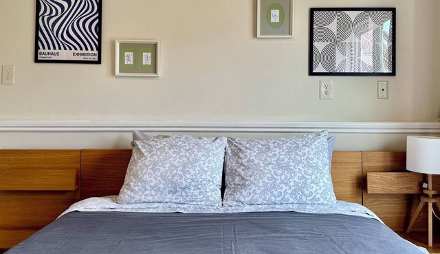 Cozy Inner Richmond Apartment, Steps to Golden Gate Park in San Francisco